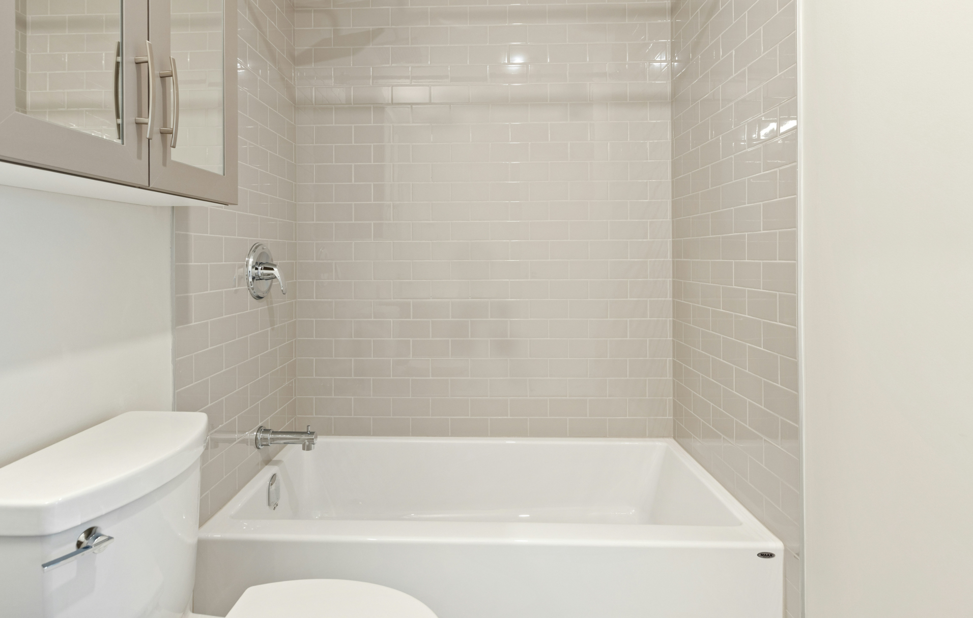 Alcove Tub 2