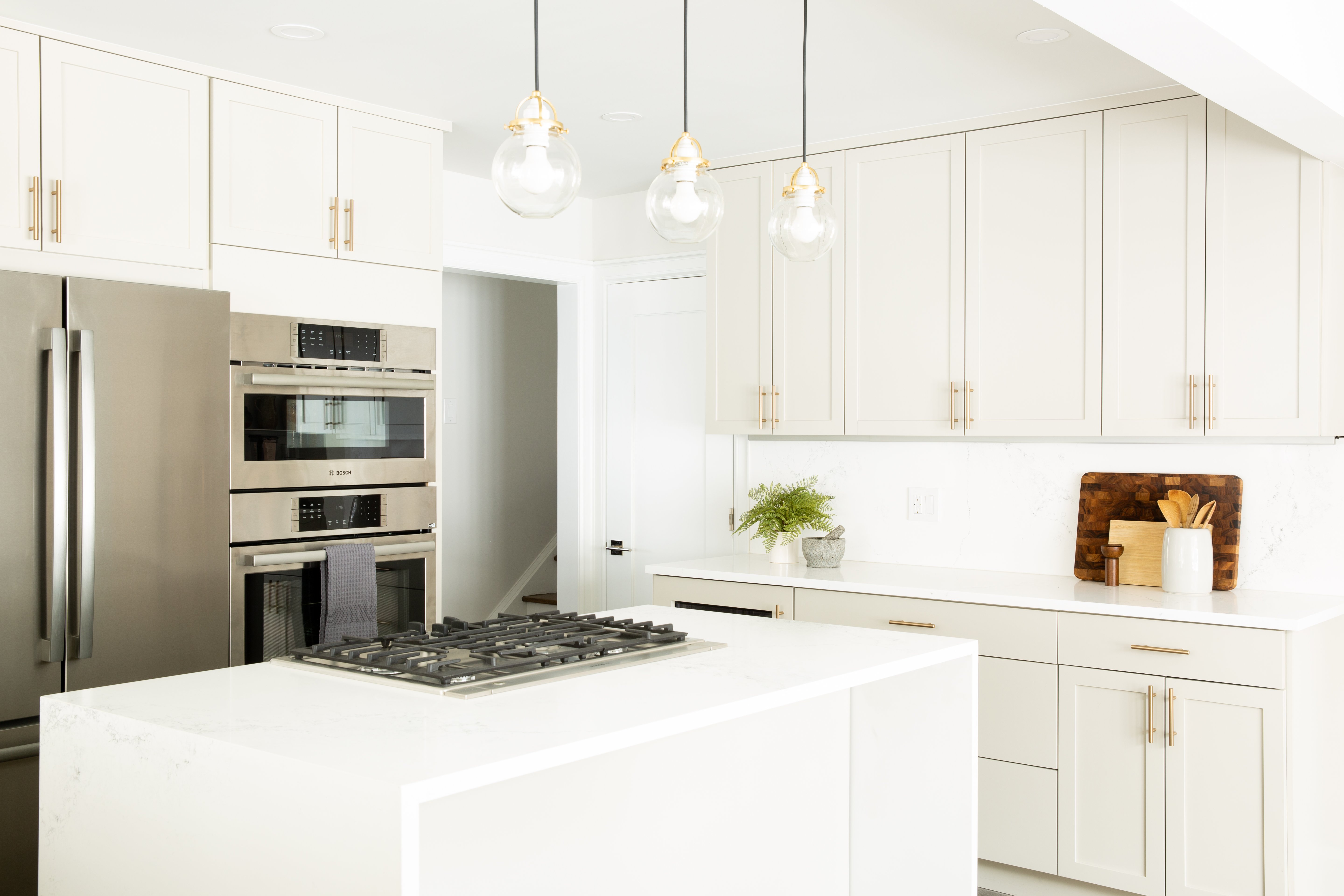 Island kitchen layout