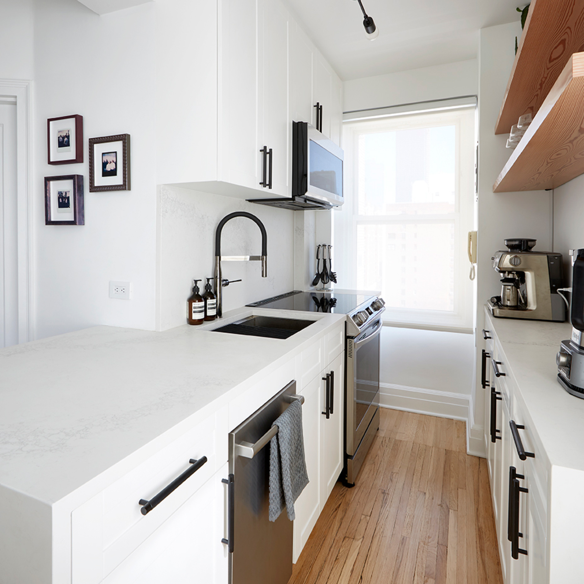 7 Ideas for Open Kitchen Cabinets with No Doors | Block Guides