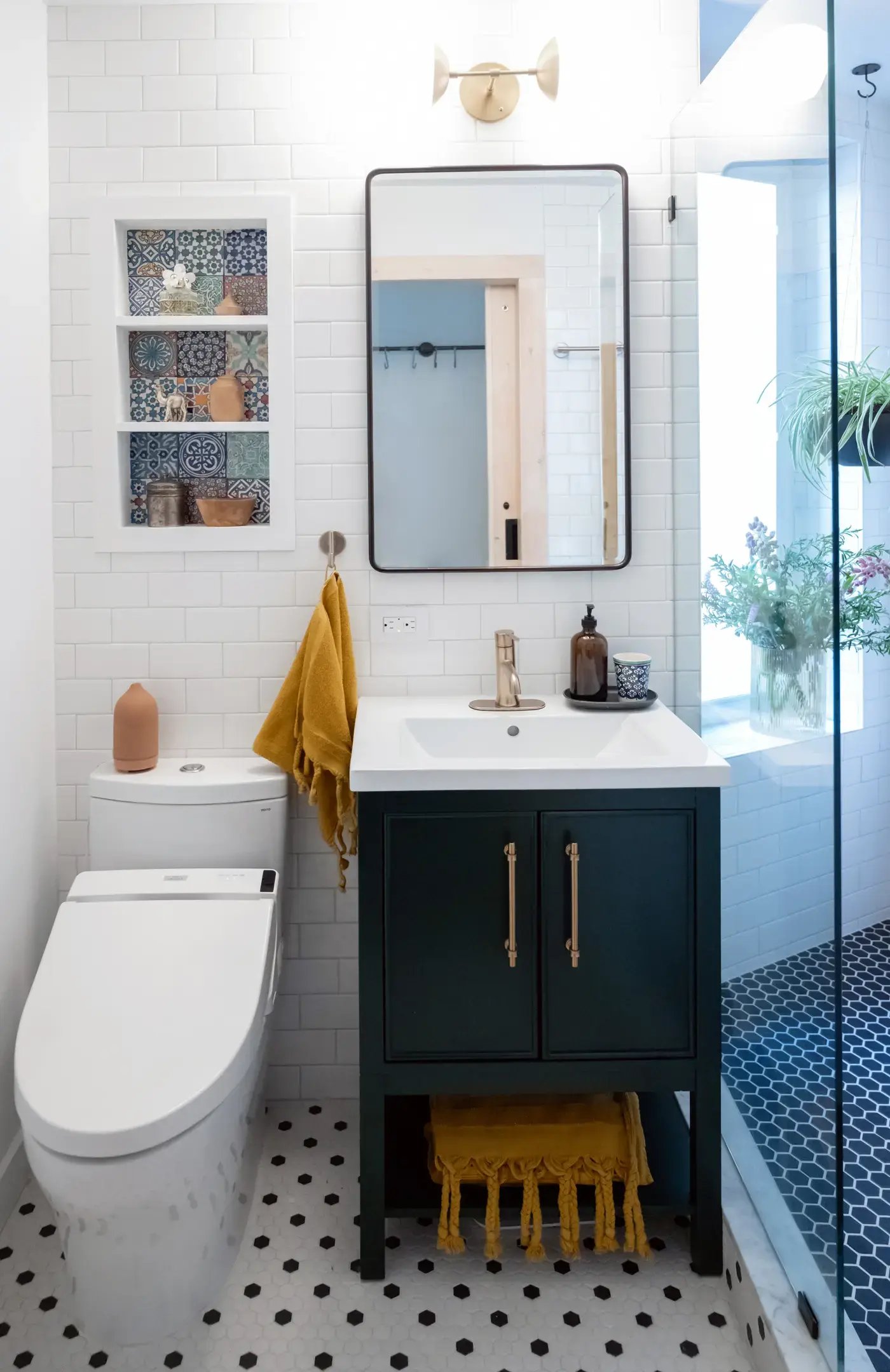 Apartment bathroom artsy tile accent