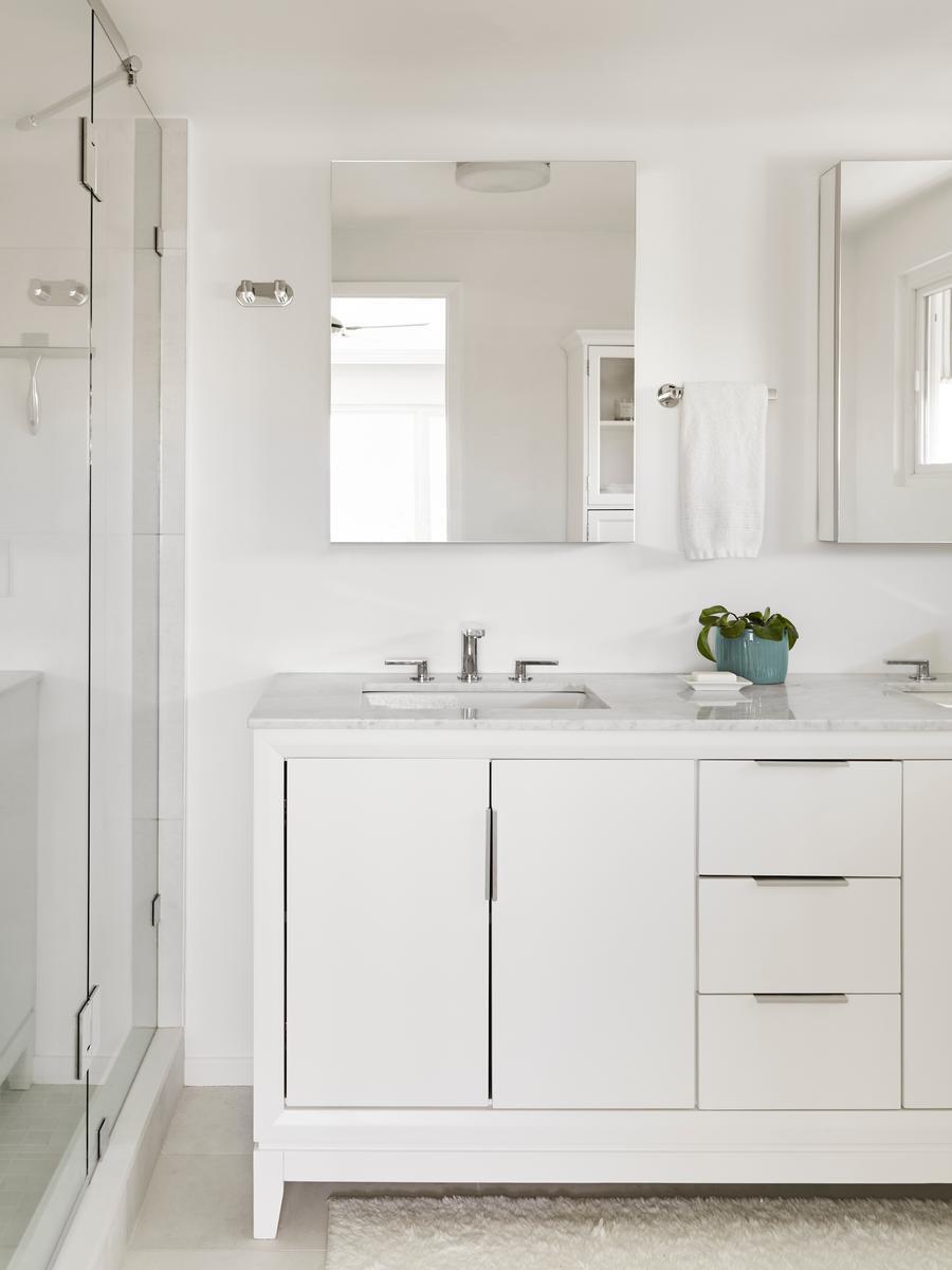 White bathroom streamlined