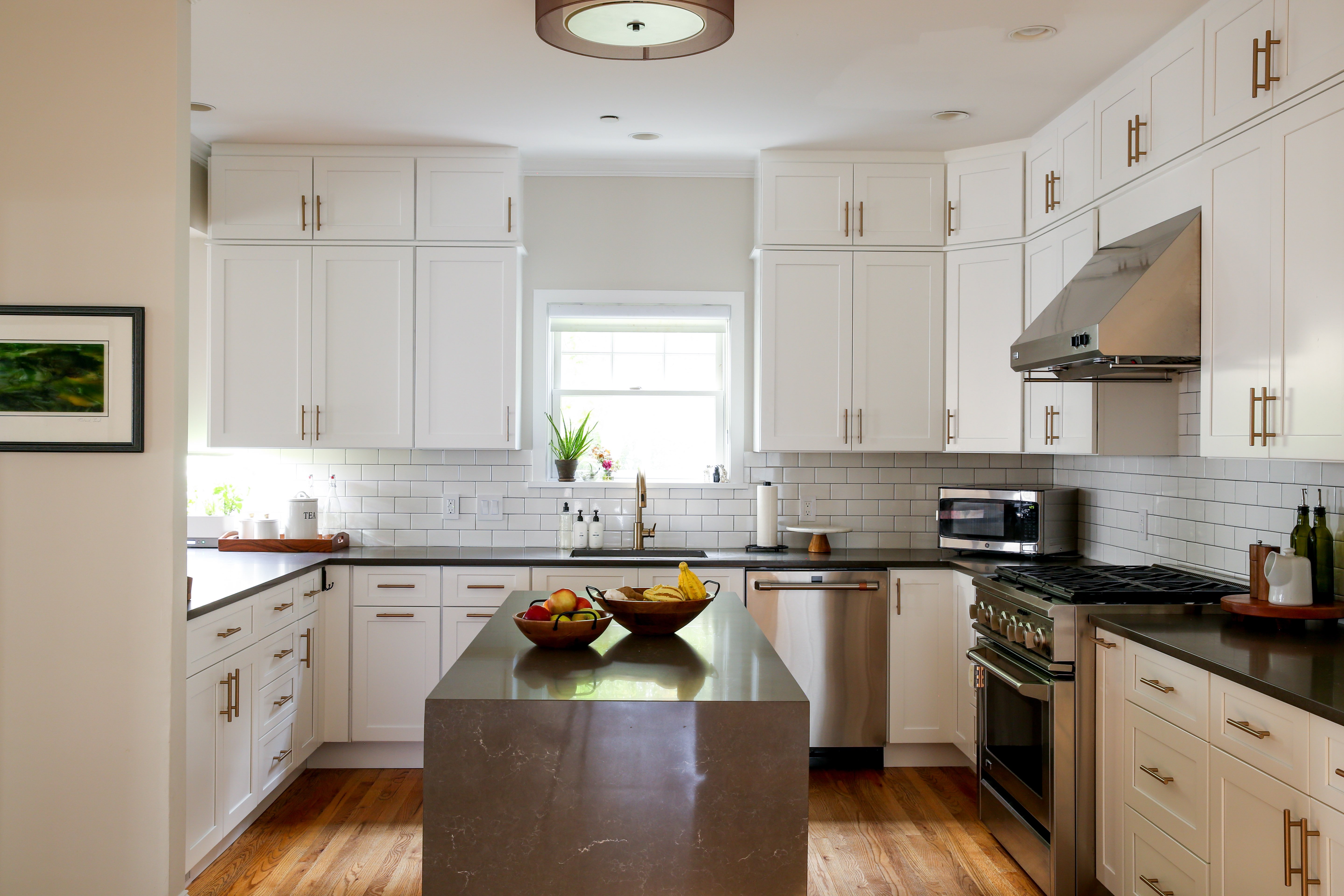 U-shaped kitchen layout