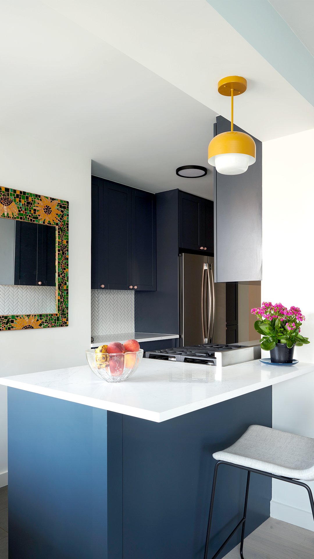 The Best Color Schemes for Kitchens with Dark Block Guides