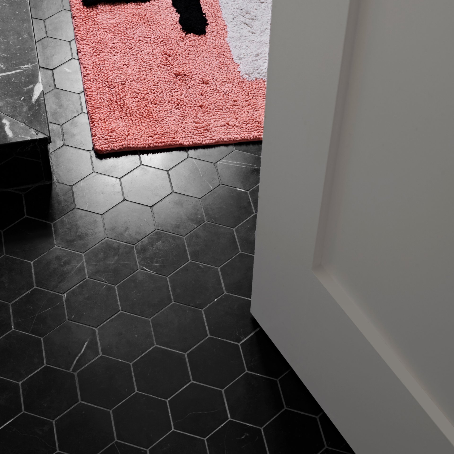 Black Bathroom Floor Tiles: Design Ideas \u0026 Expert Tips, image size:1920x1920