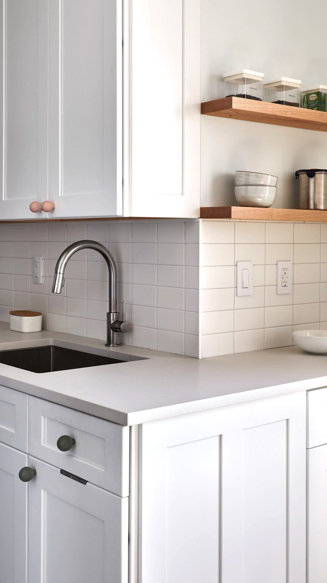 21 Tile Backsplash Behind a Stove Ideas to Add Color and Style  Kitchen  backsplash designs, Kitchen backsplash, Kitchen niche